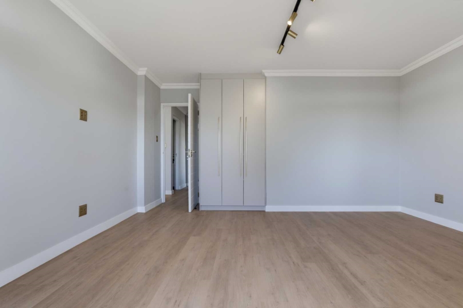 2 Bedroom Property for Sale in Green Point Western Cape